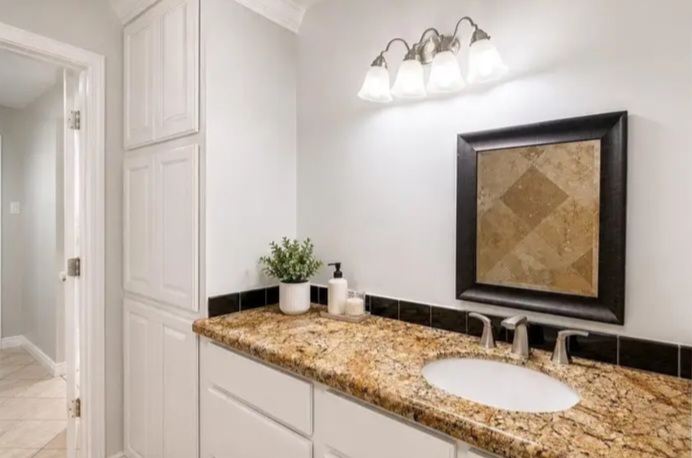 A House for sale in Houston, TX - Houses in Houston - Image 9 of 9