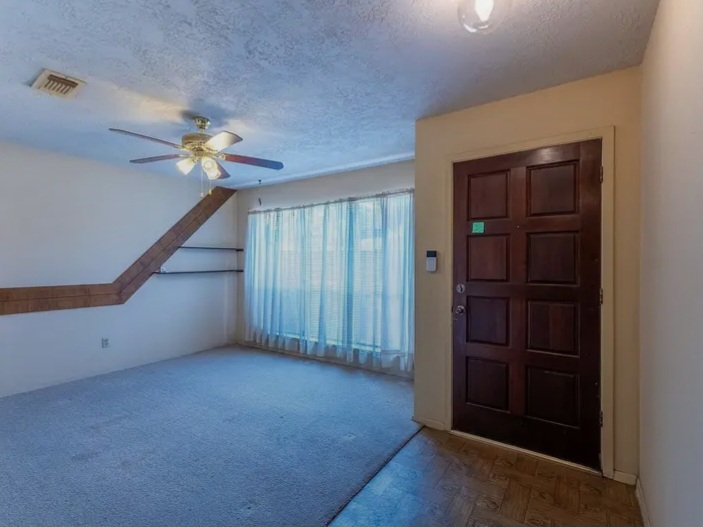 A House For Sale in Humble, TX - Houses in Humble - Image 2 of 10