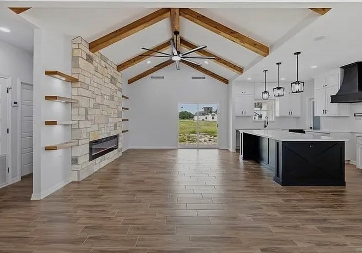 💫 A stylish modern farmhouse for sale in Weslaco - Houses in Weslaco - Image 3 of 6