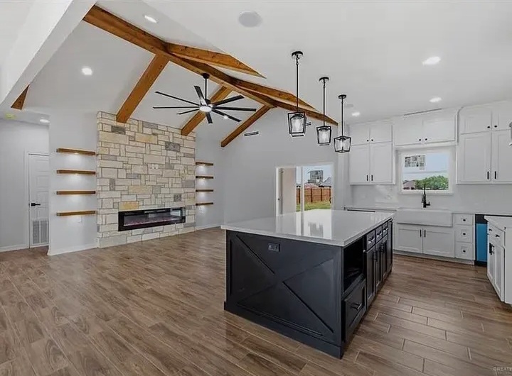 💫 A stylish modern farmhouse for sale in Weslaco - Houses in Weslaco - Image 4 of 6
