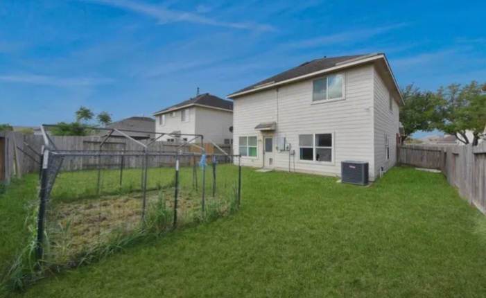 Beautiful 4 Bedroom 2.5 Bath Home Located in Deerbrook Estates