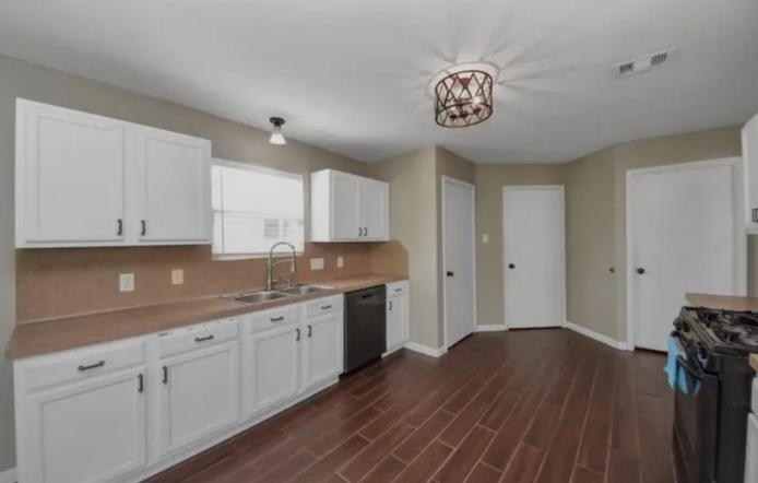 Beautiful 4 Bedroom 2.5 Bath Home Located in Deerbrook Estates - Houses in Humble - Image 6 of 10