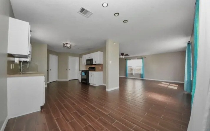 Beautiful 4 Bedroom 2.5 Bath Home Located in Deerbrook Estates - Houses in Humble - Image 7 of 10