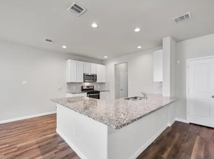 Beautifully light and bright home close to Intercontinental airport for sale - Houses in Houston - Image 6 of 10