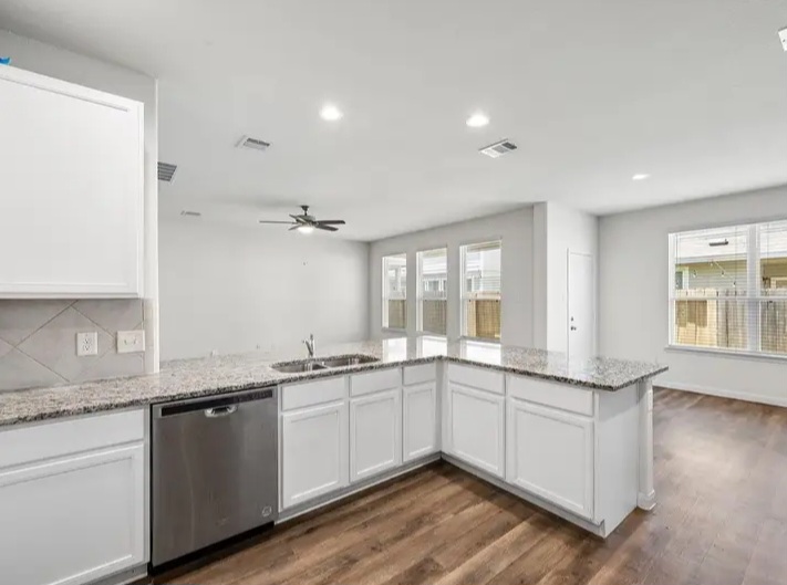 Beautifully light and bright home close to Intercontinental airport for sale - Houses in Houston - Image 7 of 10