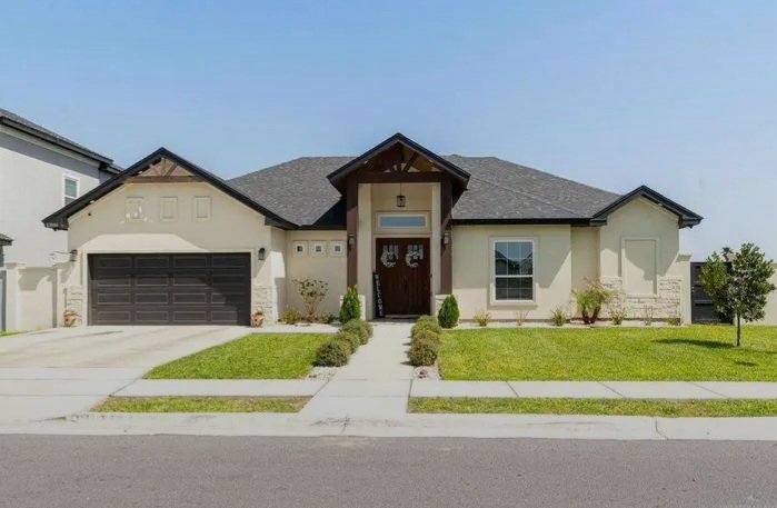 Beautifully maintained House for sale in McAllen, TX