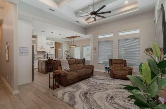 Beautifully maintained House for sale in McAllen, TX - Houses in McAllen - Image 3 of 6