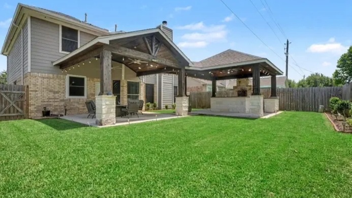 beautifully updated home in Country Club Cove