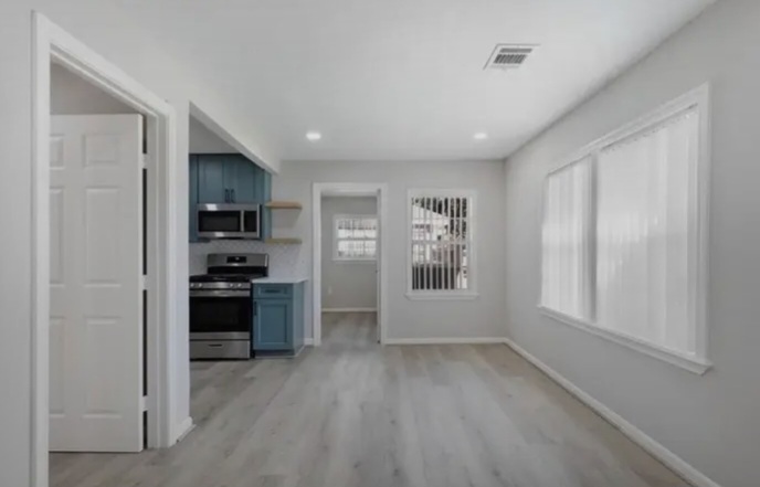 Beautifully updated rental in a convenient Houston location - Houses in Houston - Image 3 of 8