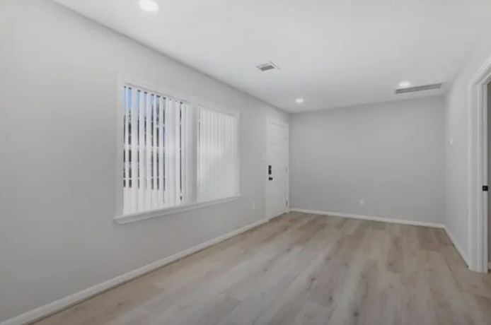 Beautifully updated rental in a convenient Houston location - Houses in Houston - Image 4 of 8