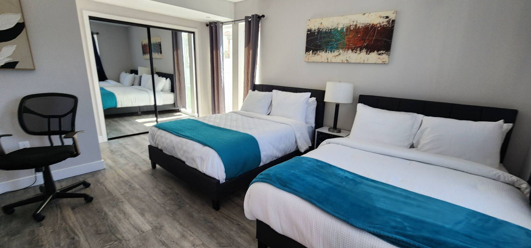 Townhome of 3 bedrooms, 3.5 baths, all appliances included, garaje for LEASE