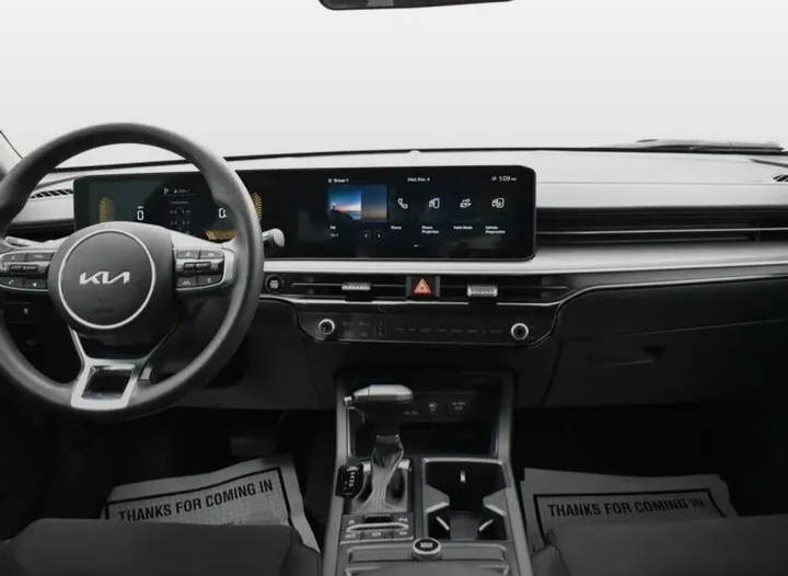 🔥 2025 Kia K5 LXS Sedan 4D — Sleek, Sporty & Like New