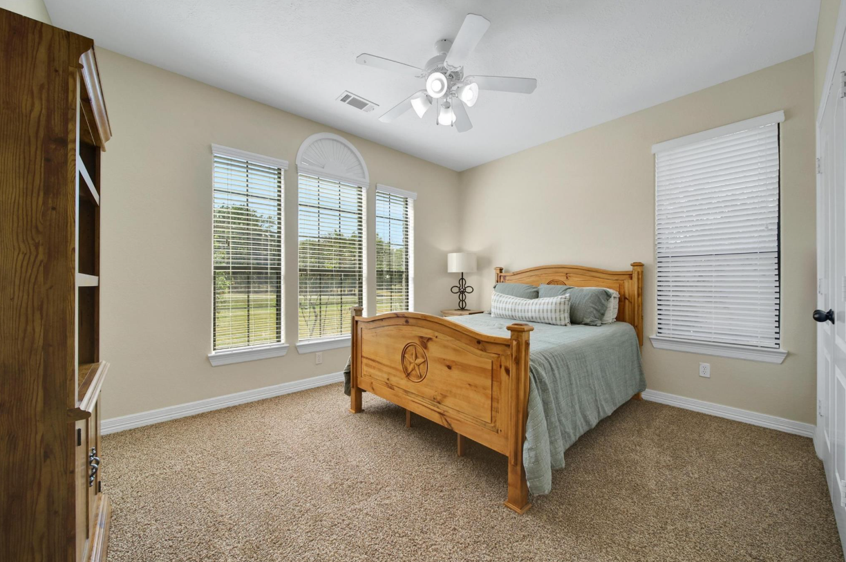 🏡 Montgomery, TX | 1 Acre • 1.5-Story • Timeless Style 🏡