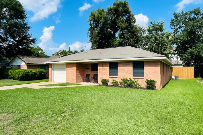 House for sale in HOUSTON, TX - Houses in Houston - Image 1 of 10