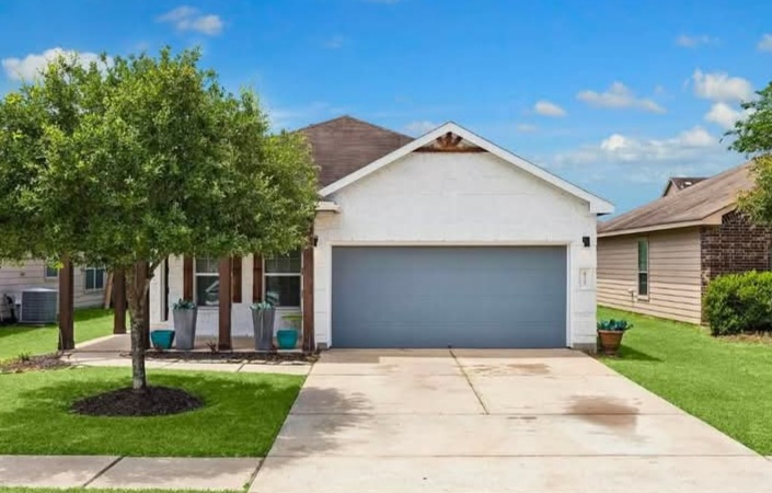 House for sale in Tomball, TX - Houses in Tomball - Image 1 of 10