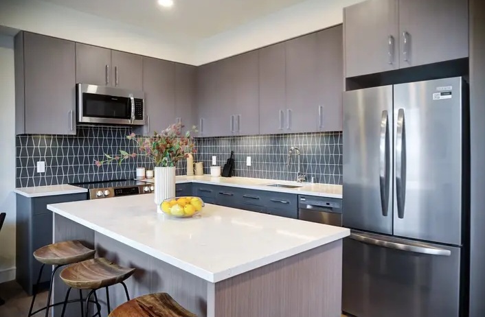 leasing new construction apt in Hollywood - Apartments in Hollywood - Image 1 of 5