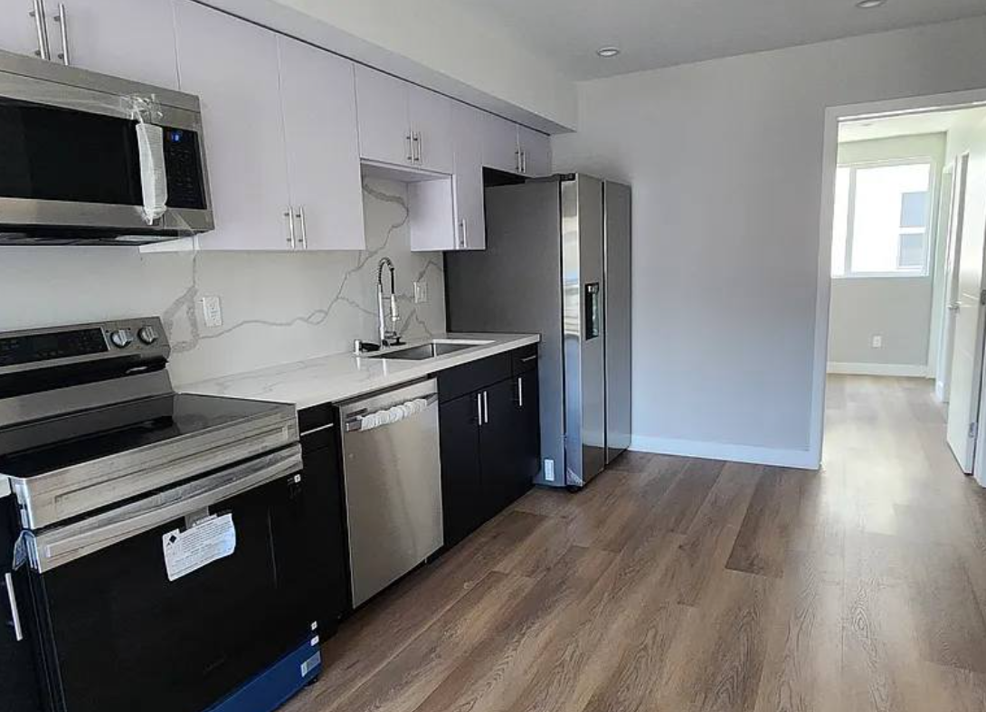 Room with private bathroom for rent in Los Angeles