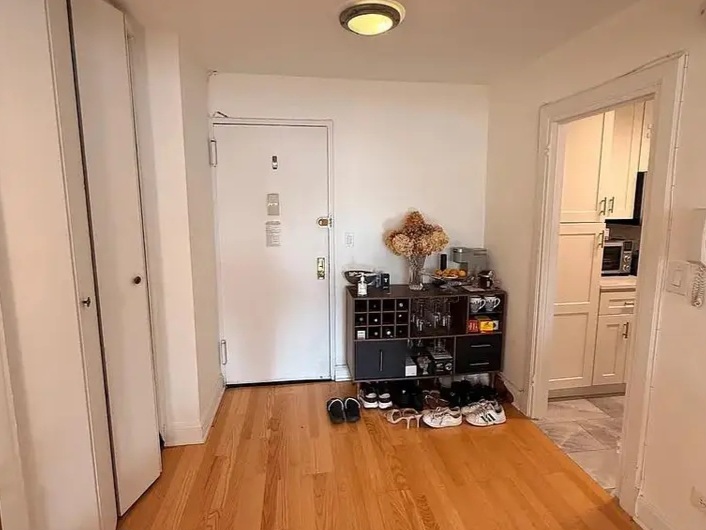Move-in ready studio at E 65th St for rent - Apartments in New York City - Image 5 of 10