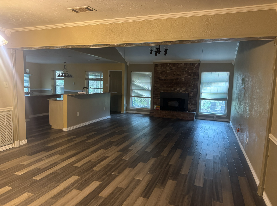 FLIP/RENTAL OPPORTUNITY ON A MASSIVE LOT IN WHISPERING PINES! CONROE ISD!