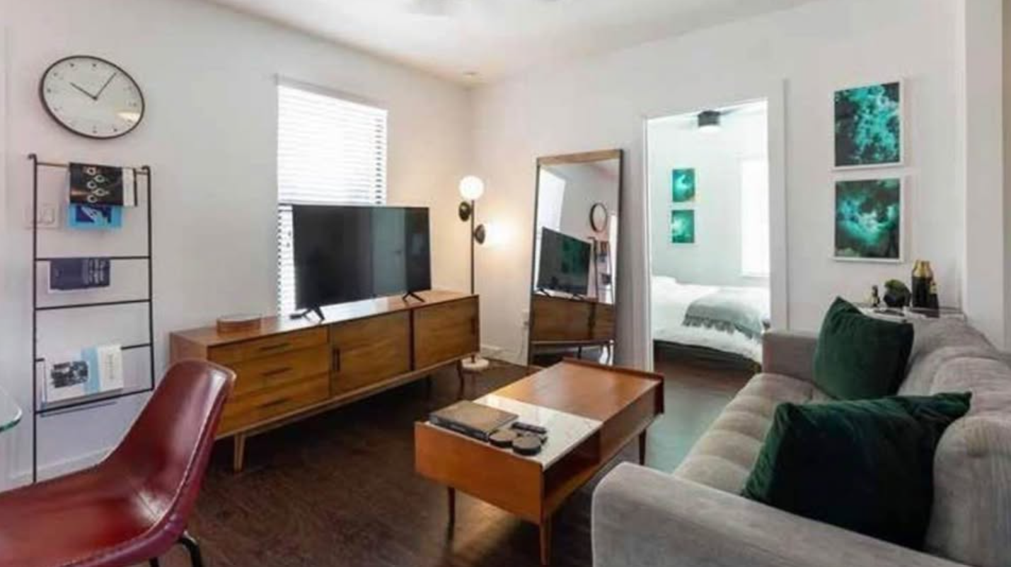 🌆✨ LIVE IN MONTROSE! — 2 BEDROOM APARTMENT FOR RENT ✨