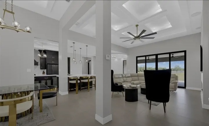 🏡 Luxury Modern Estate on 1 Acre in Edinburg