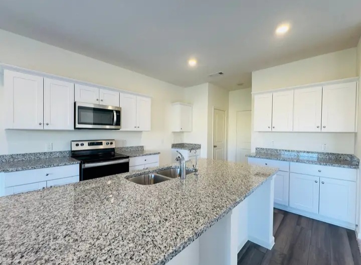 New Construction for sale in MONTGOMERY near Lake Conroe! - Houses in Montgomery County - Image 4 of 8