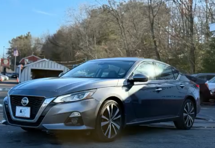 Nissan Altima 2.5 Platinum AWD Sedan 4D 2020 - Cars in Stoughton - Image 3 of 10