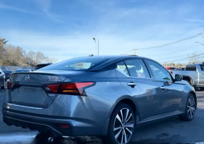 Nissan Altima 2.5 Platinum AWD Sedan 4D 2020 - Cars in Stoughton - Image 5 of 10