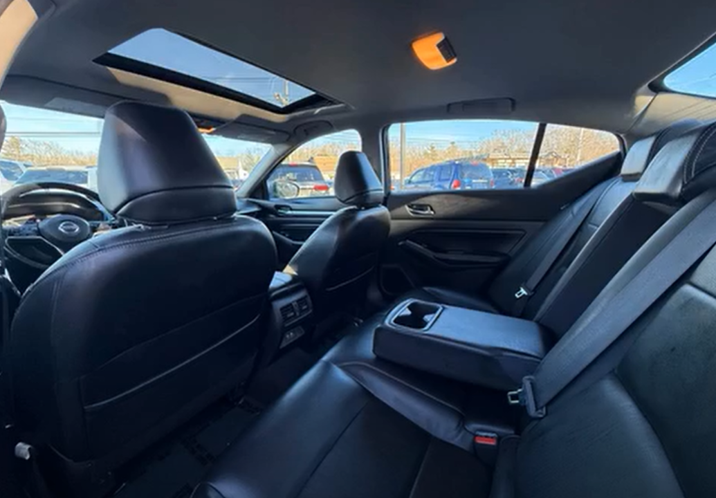 Nissan Altima 2.5 Platinum AWD Sedan 4D 2020 - Cars in Stoughton - Image 6 of 10