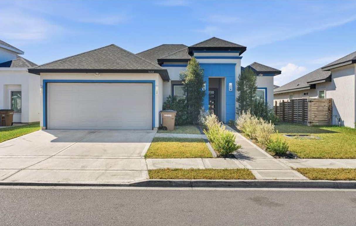 🏡 Now Leasing in Edinburg! Competitive price