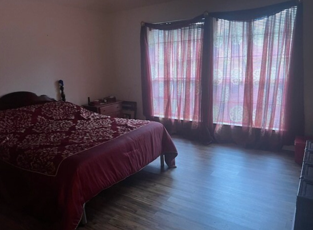 1994 YB Flip/Rental Opportunity in Newport! Zoned to Crosby ISD!