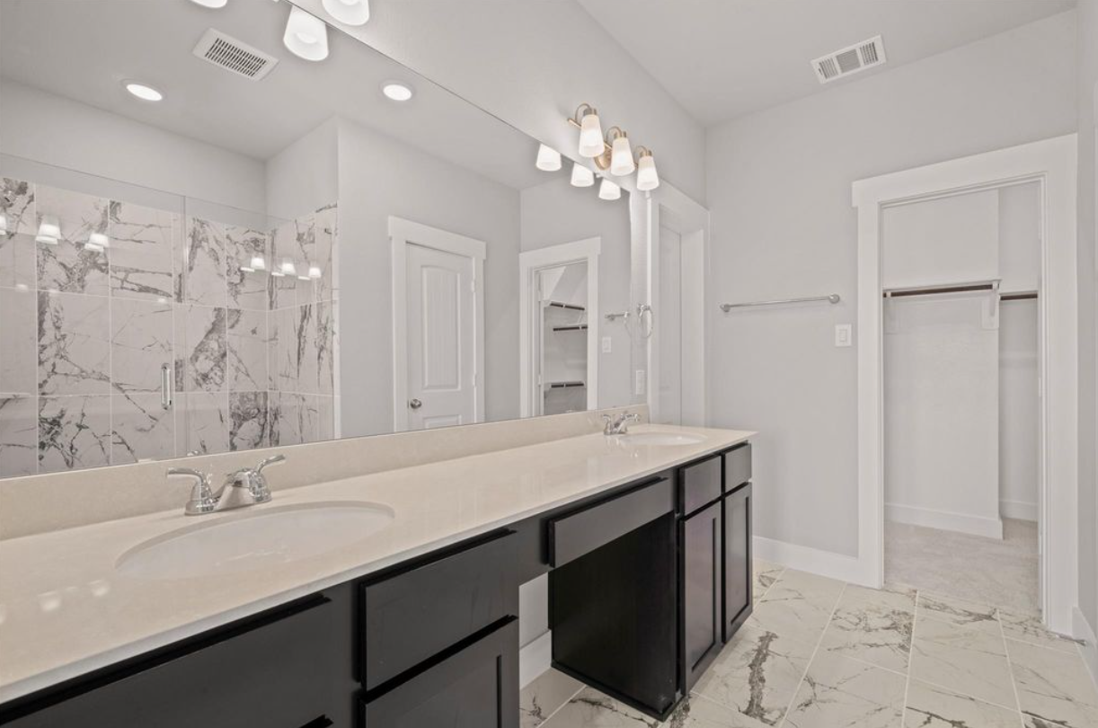 🔥 HUGE PRICE DROP – MOVE-IN READY! 🔥 Why wait to build when you can move right in?