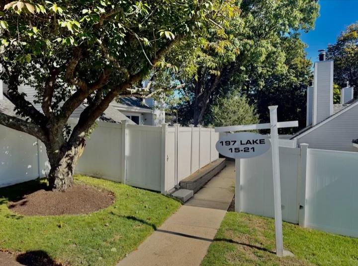Rental good price in highly desirable Whitman Pond Village - Houses in Weymouth - Image 2 of 10