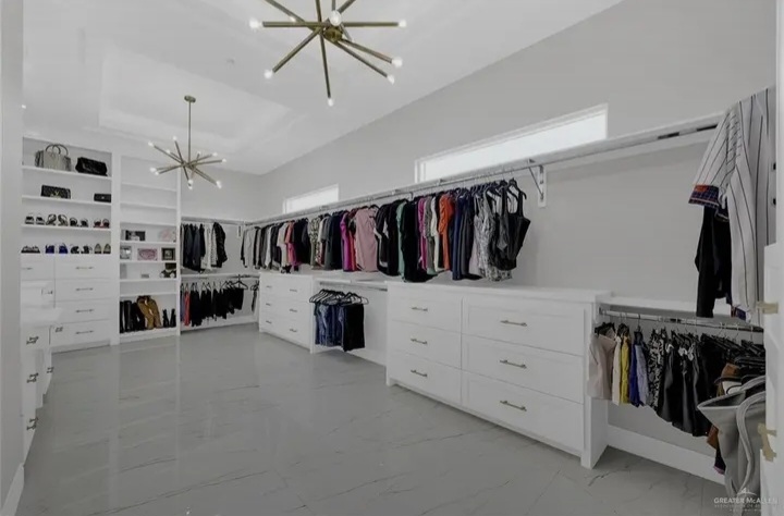 🏡 Luxury Modern Estate on 1 Acre in Edinburg