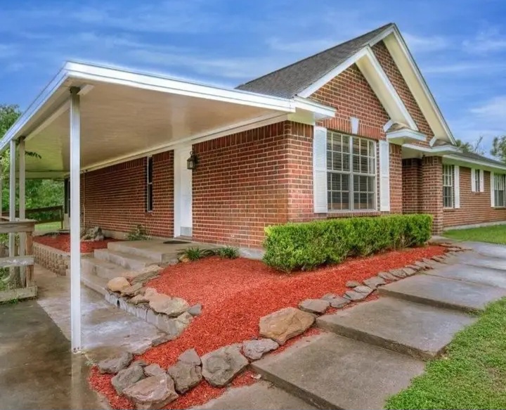 spacious home for sale in Angleton