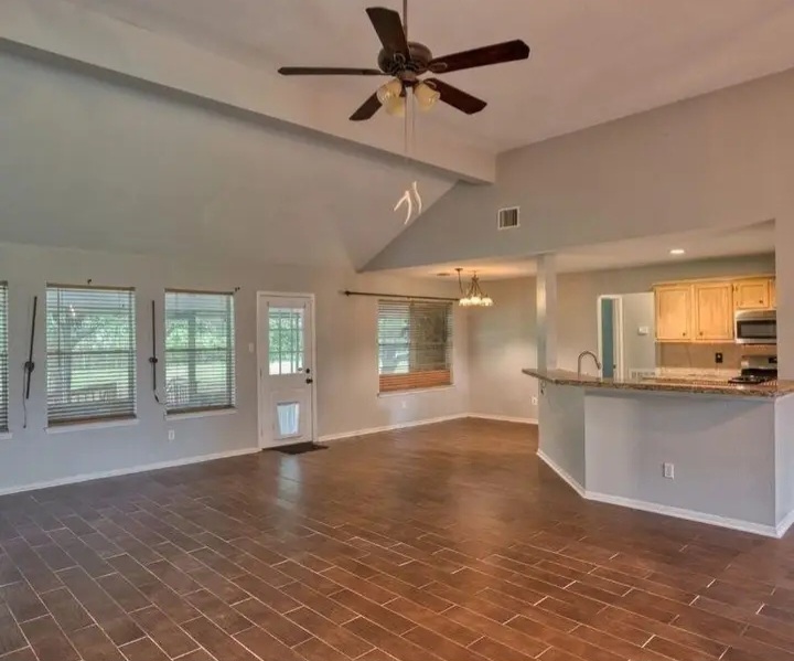spacious home for sale in Angleton - Houses in Angleton - Image 10 of 10