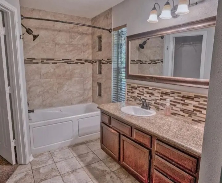 spacious home for sale in Angleton - Houses in Angleton - Image 4 of 10