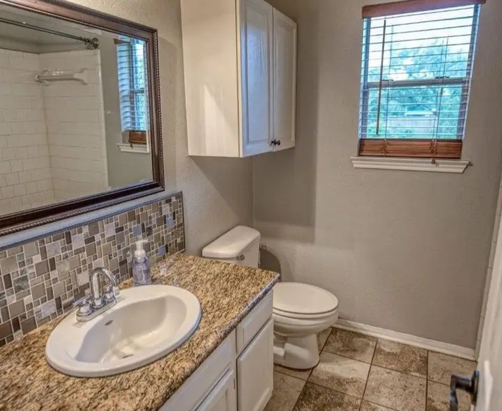 spacious home for sale in Angleton - Houses in Angleton - Image 5 of 10