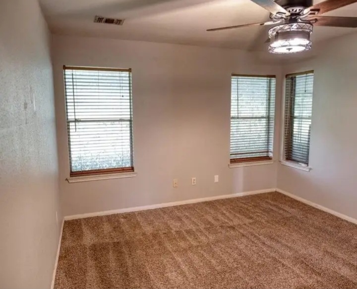 spacious home for sale in Angleton - Houses in Angleton - Image 7 of 10