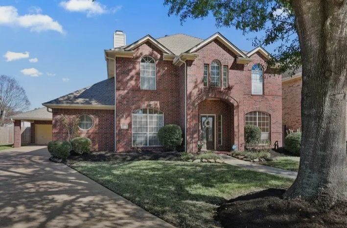 Charming home for sale in sought-after Baywood Oaks